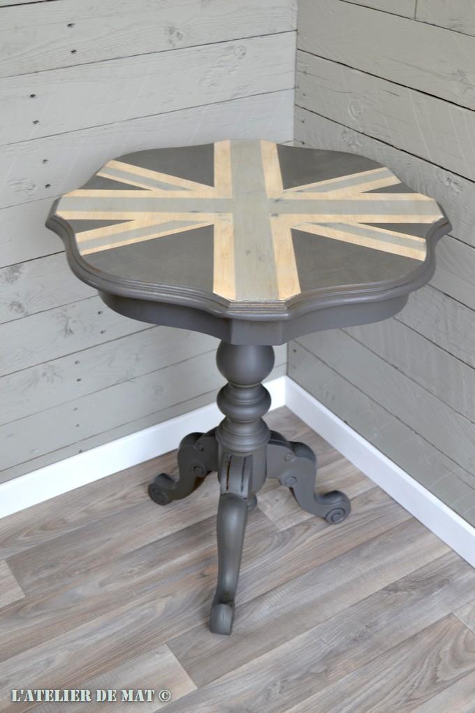 Gueridon avec le drapeau anglais - Side table with Union Jack