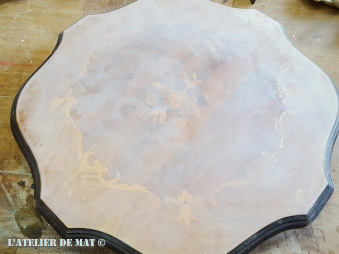 Plateau de gueridon defraichi poncé - Used top of a side table after sanding