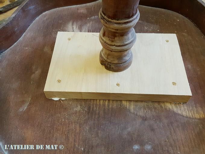 Pied de gueridon attache plateau - Side table foot and top