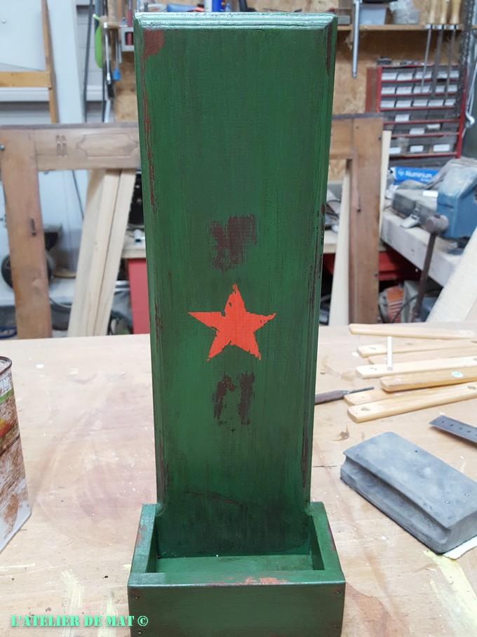 Etoile rouge au pochoir - Red star stenciled Etoile rouge au pochoir - Red star stenciled