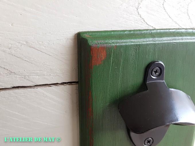 Bois peint patiné - Distressed painted wood Bois peint patiné - Distressed painted wood