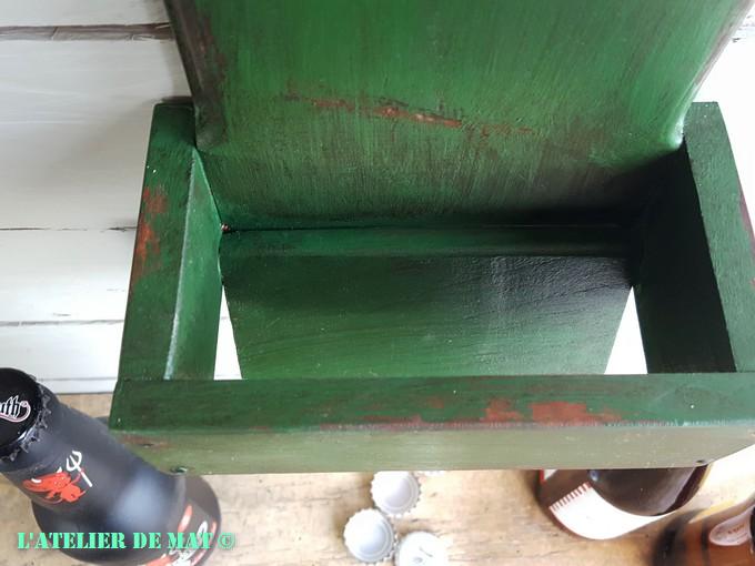 Boite pour capsules - Box for beer caps Boite pour capsules - Box for beer caps