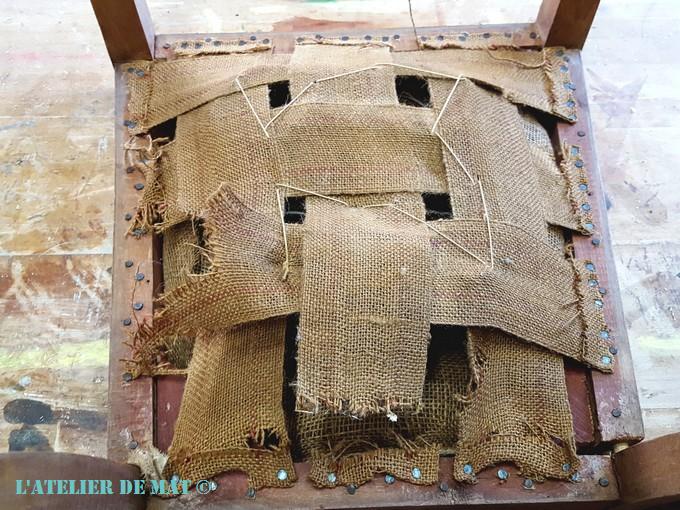 assise chaise abimé - damaged chair seat