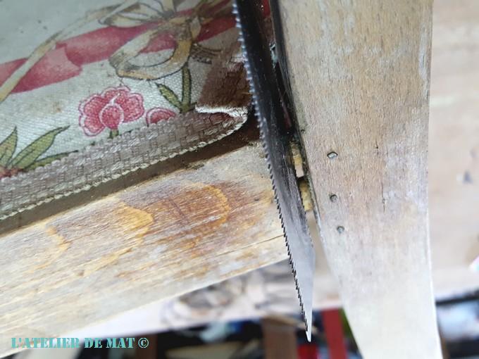 chaise coupée - cut chair