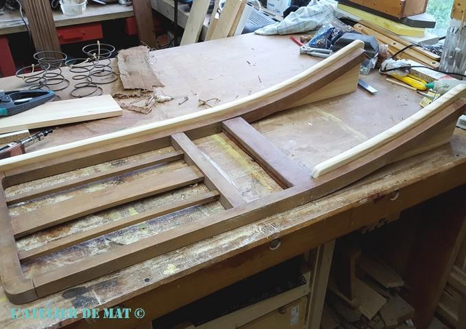 chaise et étageres - chair and shelves