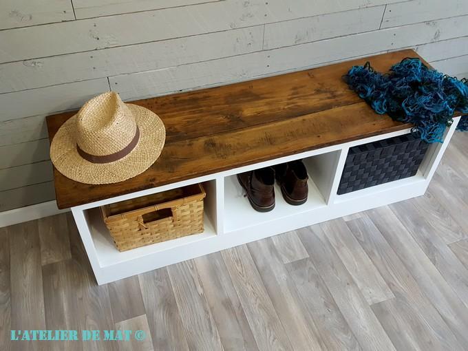 Banc avec de vieilles planches