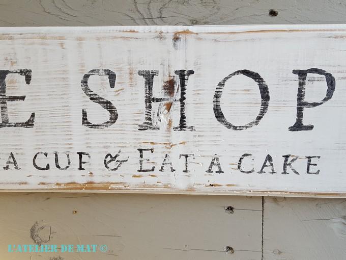 Panneau et lettres peints à la main Panneau et lettres peints à la main