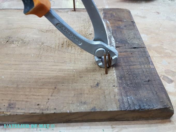 Tenailles et vieux clous