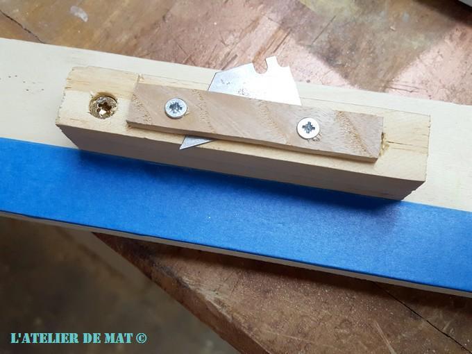 outil decoupe papier peint