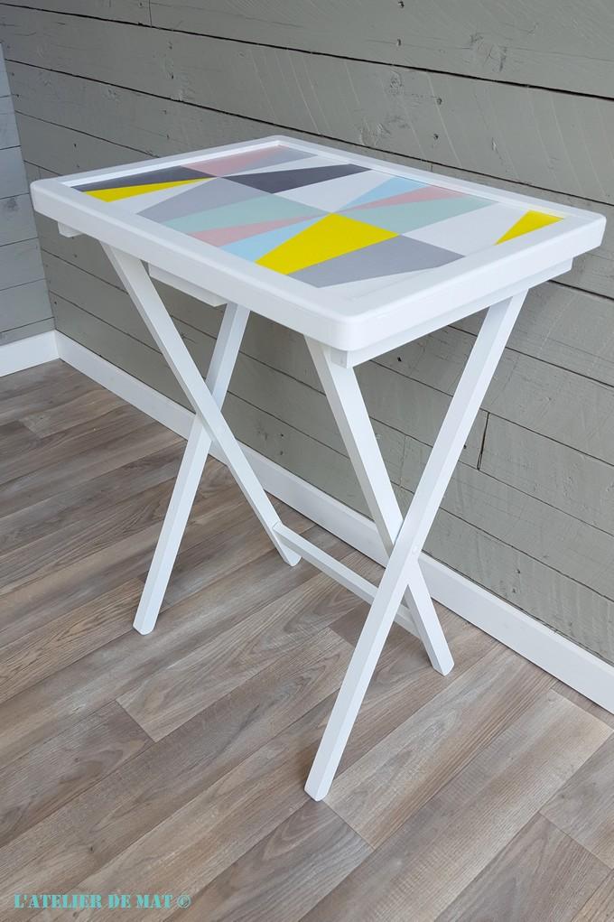 desserte refaite avec du papier peint