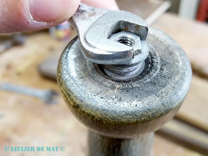 Démontage écrou prisonnier