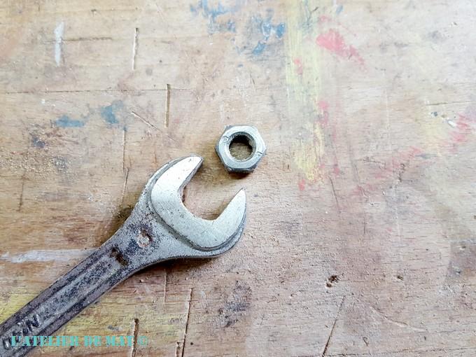 Écrou et clé de 10