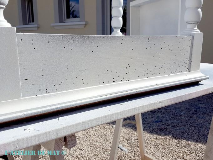 Trous de vers apres peinture