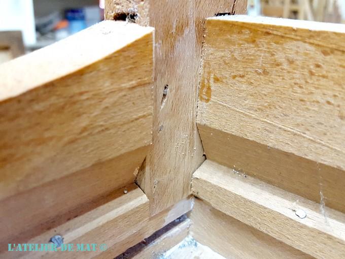 Pied de table et pointes finettes coupées