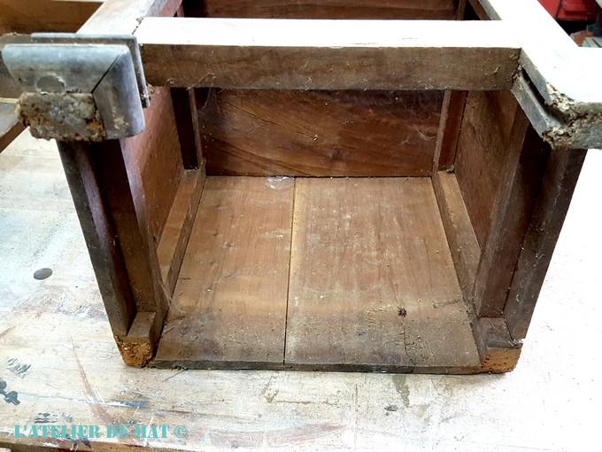 Vieux chevet sans pieds