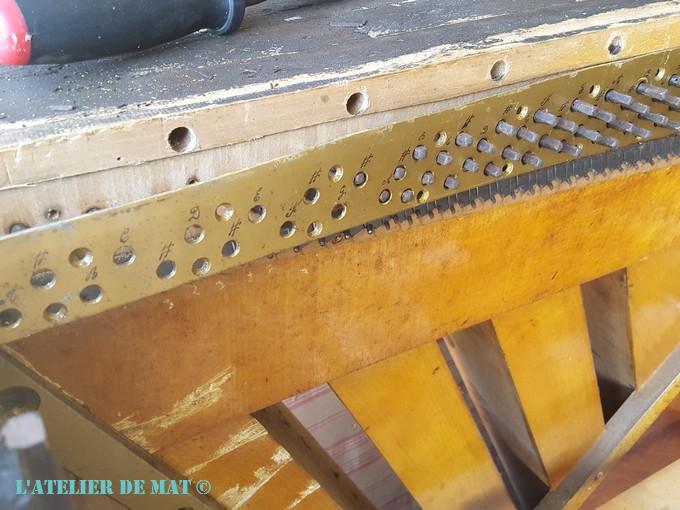 Démontage d'un vieux piano droit