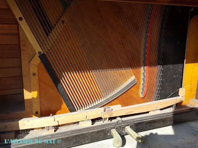 Démontage vieux piano droit