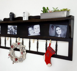 Un lit recyclé en étagère